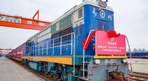 河南首次开通中越柬公铁联运国际班列